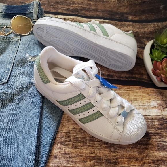 Shoes - NWT Addidas Superstars